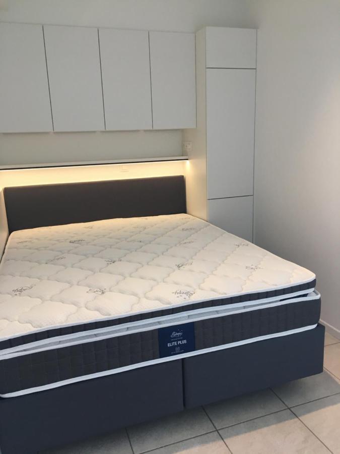 Studio 4 Pers Met Frontaal Zeezicht & Prive Zwembad Oostende Exteriér fotografie